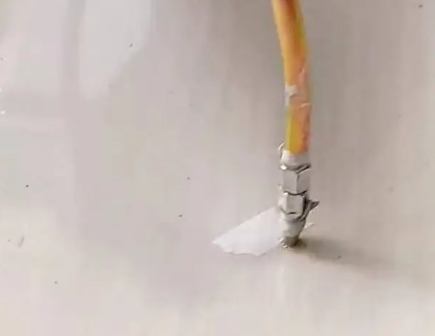 镇雄瓷砖空鼓维修公司专业解答在瓷砖铺贴过程中，如果使用的砂料过粗（如全部使用了粗砂），可能会导致以下问题